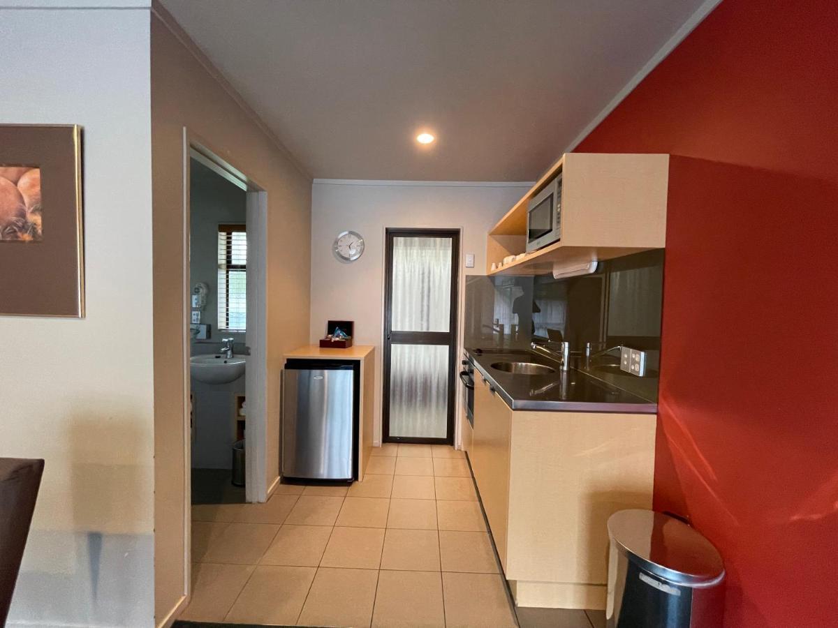 Bentleys Motor Inn Palmerston North Exterior photo