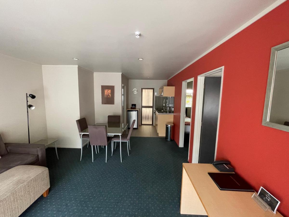 Bentleys Motor Inn Palmerston North Exterior photo